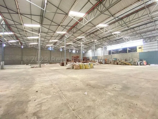 Francisco Rojas Norscia Rentahouse 2 5 - 6 0 9 6 Vende Galpon Comercial En Zona Industrial Ii De Barquisimeto, Cuanta Con 6.670mts2 Sobre Un Terreno De 29.800 Mts2 Con Su Cerca, Ideal Para Invertir!!