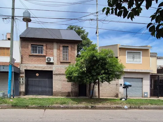 Casa 3 Ambientes Garage Local Parrilla Y Jardín