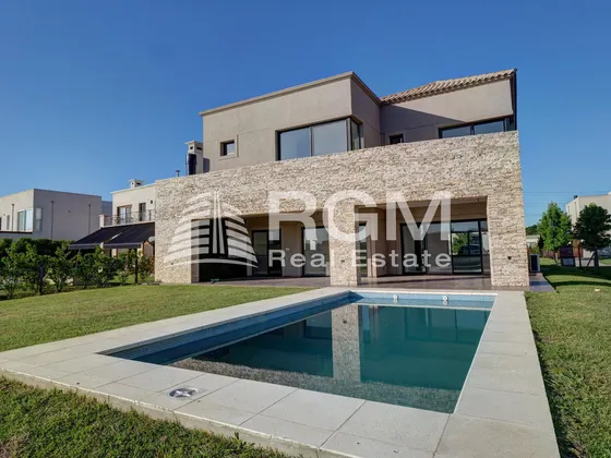 Casa En  Barrio Los Lagos Al Lago