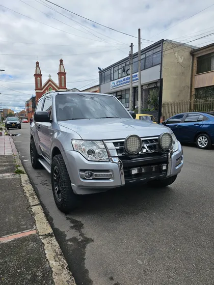 Mitsubishi Montero 3.5 Hard Top
