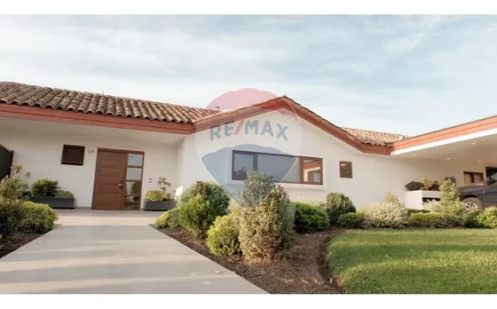 Casa De Lujo En Maipú: Espacio, Estilo Y Comodidad