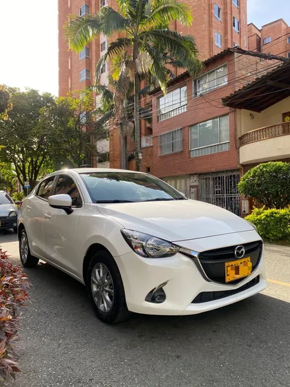 Mazda 2 1.5 Touring Sedan