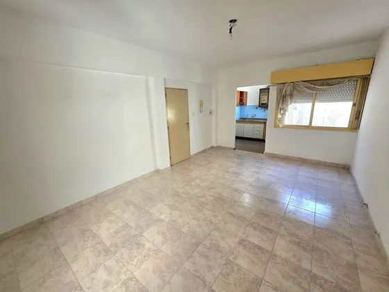 Venta 2 Ambientes Luminoso 1er Piso Caseros Centro