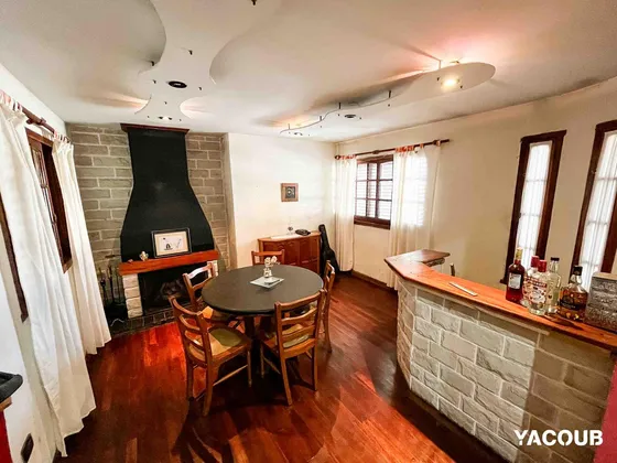 Casa En Venta - 3 Dormitorios 3 Baños - 267mts2 - Cochera - Tolosa