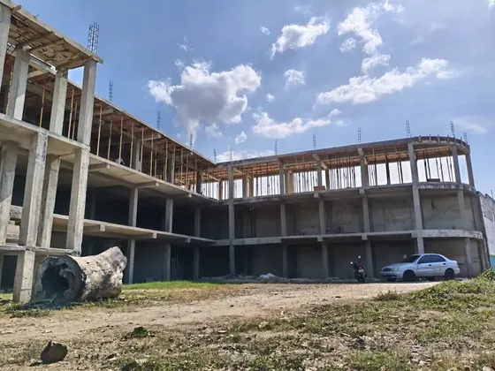 En Venta Terreno Con Proyecto De 30 Locales En Los Guayos. Valencia.