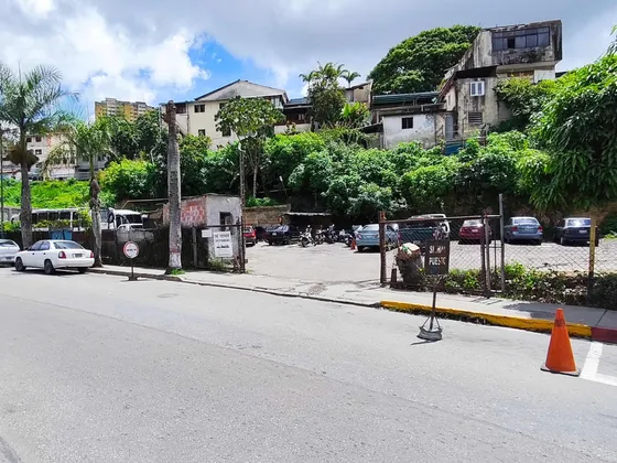 Amplio Terreno En Venta Ubicado En El Centro De Los Teques