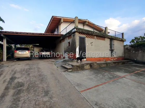Casa Quinta En Venta En Urbanización Los Rauseos El Limón 1035 Metros De Terreno Excelente Ubicación Y Conservación Nela 25-22789