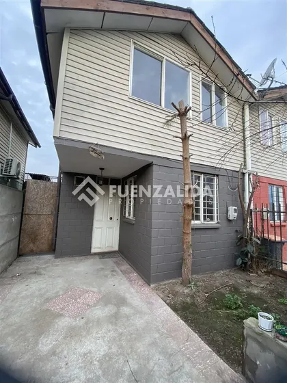 Casa En Venta De 3 Dorm. En Maipú