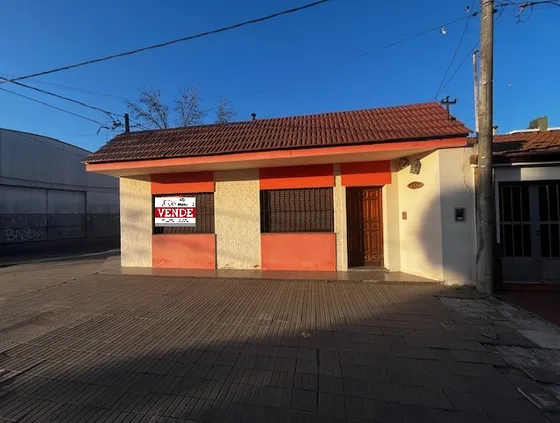 Amplia Casa En Junín Ba A 800mts Del Centro Comercial