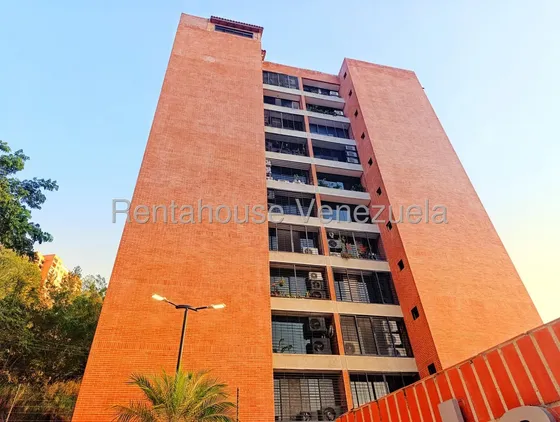 Ms: 26-17322. Vendemos Apartamento En Planta Baja En Colinas De La Tahona. A=272m2, 3h, 3b, 2p.