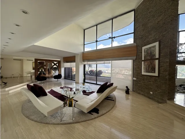 Venta De Lujoso Pent-house En Colinas De Valle Arriba