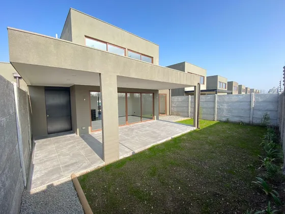 Casa En Arriendo, Condominio Colinas Verdes, Gultro/olivar.