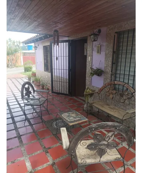 Casa En Venta De Una Planta Urbanización La Fontanera Los Teques.