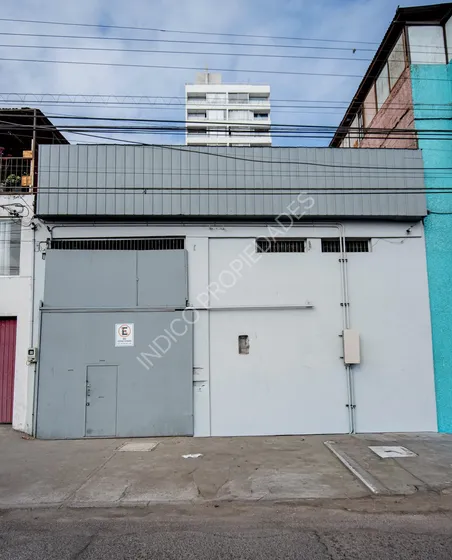Arriendo Bodega Comercial Pleno Centro