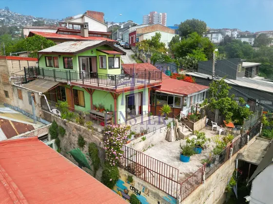Hermosa Casa Con Vista Panorámica En Cerro Alegre