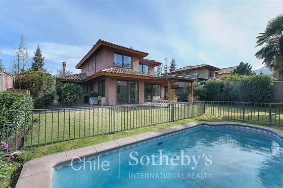 Casa En Venta De 5 Dorm. En Lo Barnechea