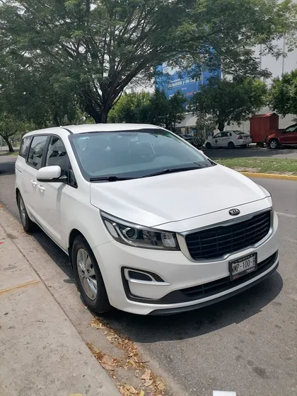 Kia Sedona 3.3 V6 Lx At