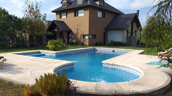 Venta Casa 4 Amb B.santa Amelia Piscina Quincho