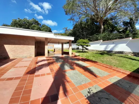Dr. Inv. Degemajo Vende, Exclusiva Casa Quinta, En La Privilegiada Urbanización Colinas De Guataparo, Valencia