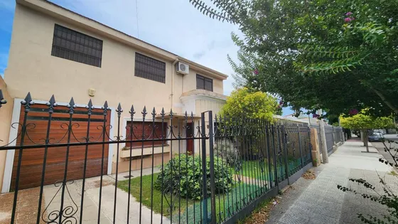 Alquiler Casa Cinco Dormitorios Villa Argentina