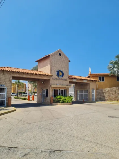 Teamhouse+ Vende Apartamento Con Hermosa Vista A Los Canales En Res. Marina Del Rey, Lechería.