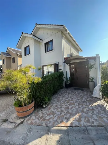 Casa En Arriendo De 3 Dorm. 3 Baños En Padre Hurtado