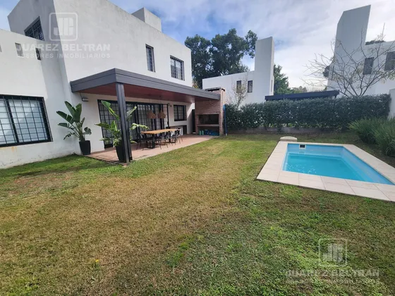 Casa De 3 Dormitorios En Jardines Del Golf - Villa Allende