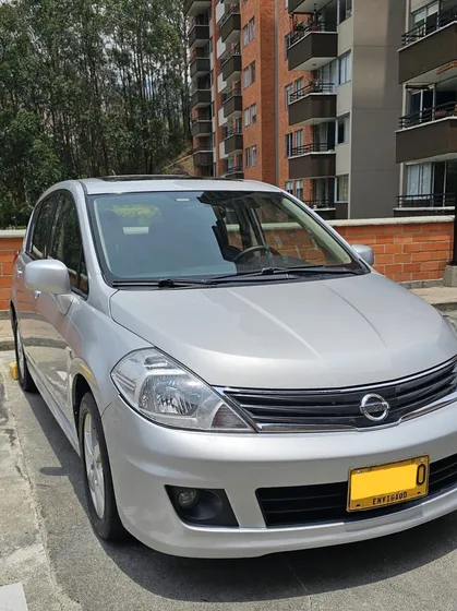 Nissan Tiida Hb 2011