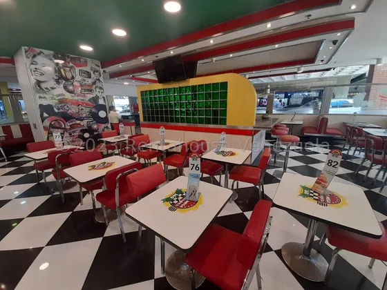 Fondo De Comercio En Venta El Marques. Codigo: 25-8581 Cm
