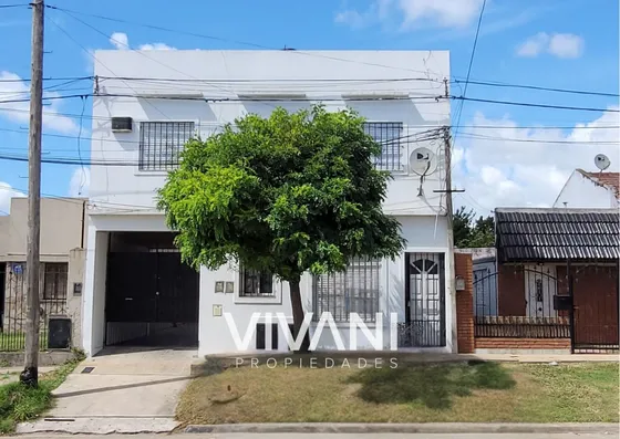 Venta De Casa / Duplex 3 Dormitorios 76 Entre 118 Y 119 La P