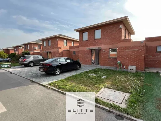 Oportunidad! Casa Aislada 260m² 3d+3b+estar Condominio, Buin