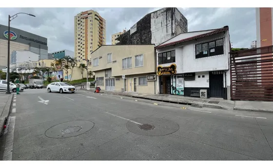 Venta De Edificio Vehicular Esquinero En El Barrio Los Rosales Pereira
