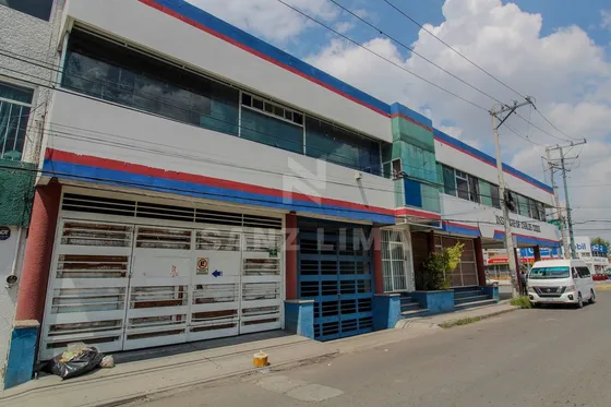 Palo Seco: Amplio Local En 2 Niveles, Estacionamiento Y Magnifica Ubicaciòn