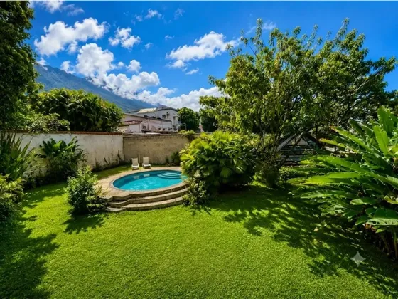 Se Vende Casa 1000m² 4h+2s/6b+s/10p Los Chorros