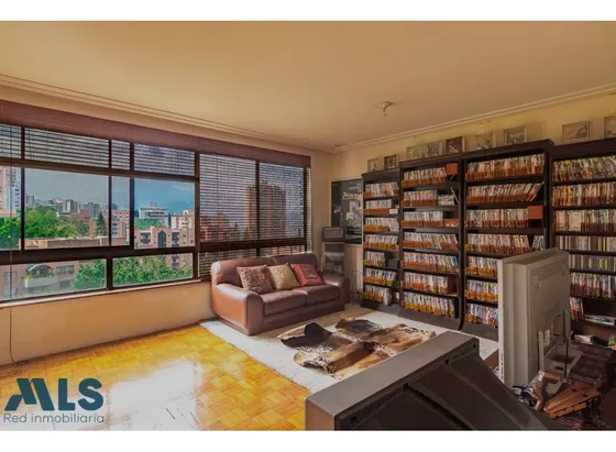 Apartamento De Tres Niveles Con Amplios Espacios(mls#247482)