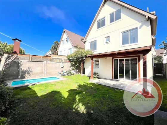 Tu Nuevo Hogar Te Espera! Con Amplio Patio Y En Condominio.