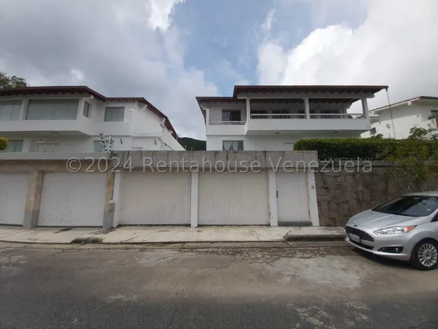 Casa En Venta En La Trinidad  En Calle Cerrada 24-18212 Jc