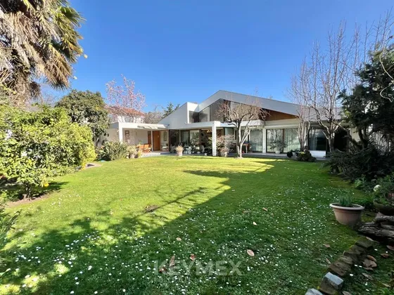 Casa En Venta De 4 Dorm. En Las Condes