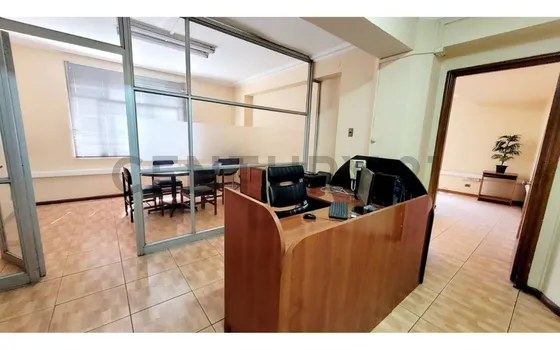 Venta Amplia Oficina Calle Serrano M. U De Chile