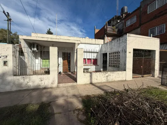 Venta Casa 3 Dormitorios Trujui Con Cochera