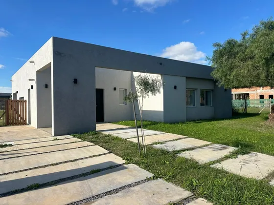 Casa En Venta Con Pileta San Sebastián Área 9 Lote 3
