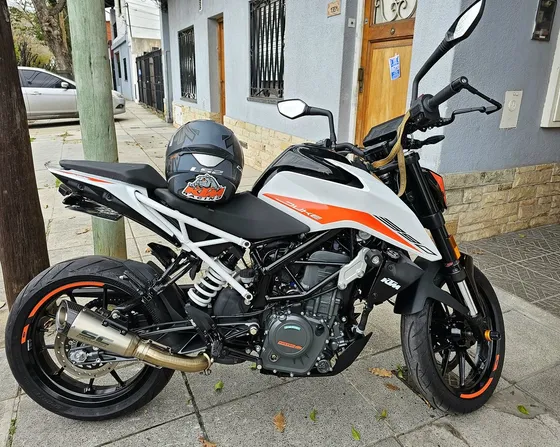 Ktm Duke 390 (tiene Escape Sc Project Con Punta De Carbono)