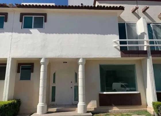 Casa Seminueva Con Excelente Ubicación Arf