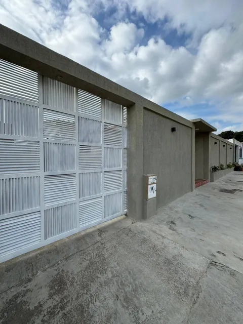 Venta De Cómoda Casa En Valles De Camoruco Calle Cerrada Cód 285791