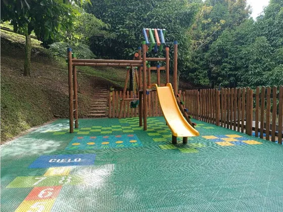 Venta Apartamento Con Parqueadero Y Útil - Envigado Cumbres