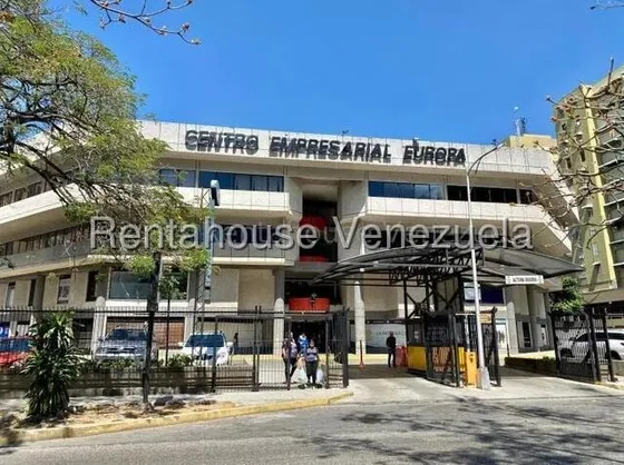 Oficina En Venta Centro Empresarial Europa Av. Las Delicias Zona Norte De Maracay 25-10558 Hc