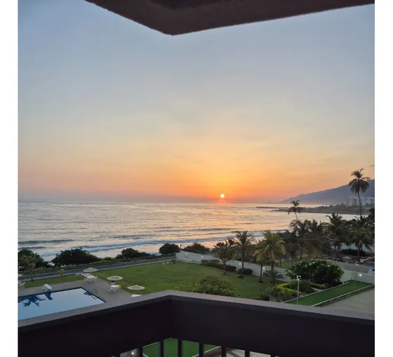 Apartamento De Lujo Y Totalmente Remodelado Con Vista Al Mar Caribe
