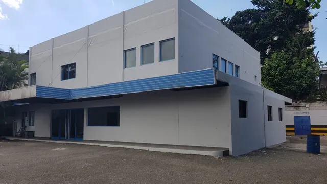 Rento Edificio Al Lado De Unibe, En La 27 De Febrero 90 Parqueos, 800 Mt2 De Construcción. 19 Mil Dólares /mes