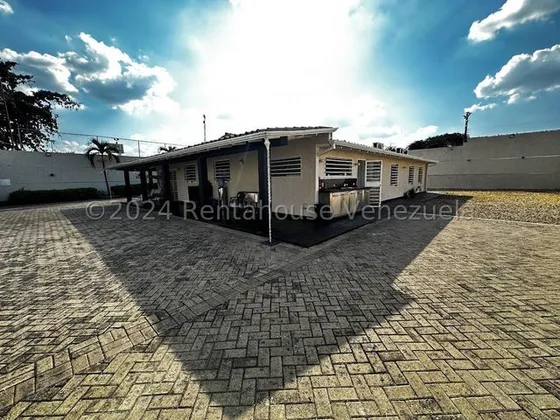 Pedro Méndez Vende Espectacular Casa En Tabure Villas Cabudare. Espaciosa Moderna Y Lujosa, Cuenta Con 5 Habitaciones, 6 Baños. Cocina Equipada.  Mls #25-5843 Pm