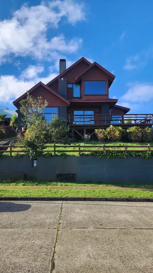 Hermosa Y Amplia Propiedad En Venta - Sector Isla Teja
